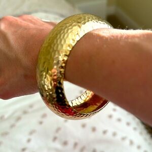 Metal gold bangle.
